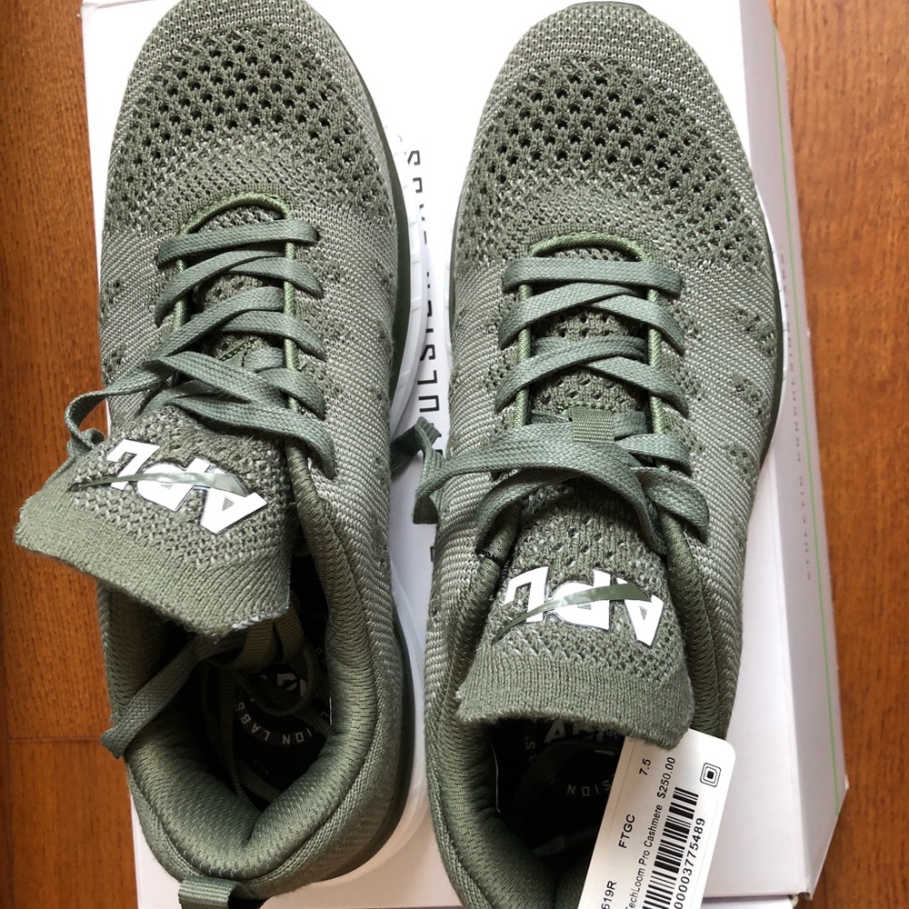 APL: Men’s Cashmere Techloom Pro Running Sneakers